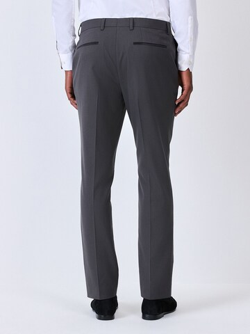 Coupe slim Pantalon à plis Next en gris