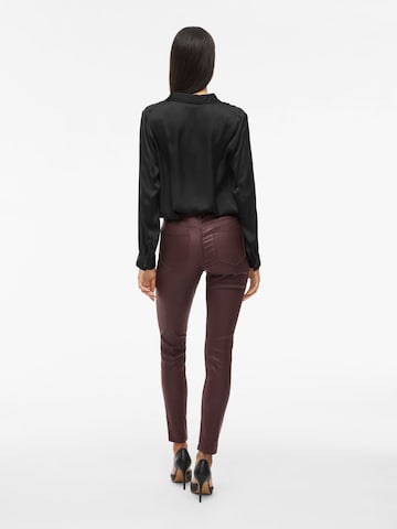 VILA - Slimfit Pantalón 'SARAH' en rojo