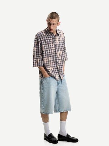 Bershka Comfort Fit Риза в синьо: отпред