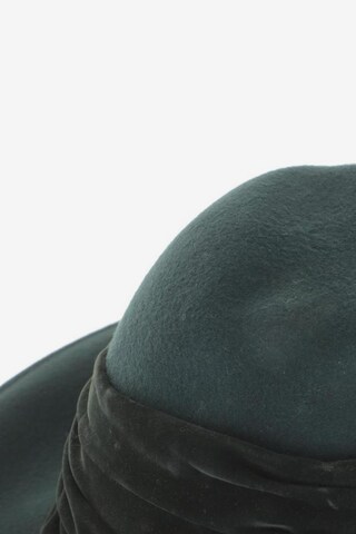 UNITED COLORS OF BENETTON Hut oder Mütze 56 in Grün