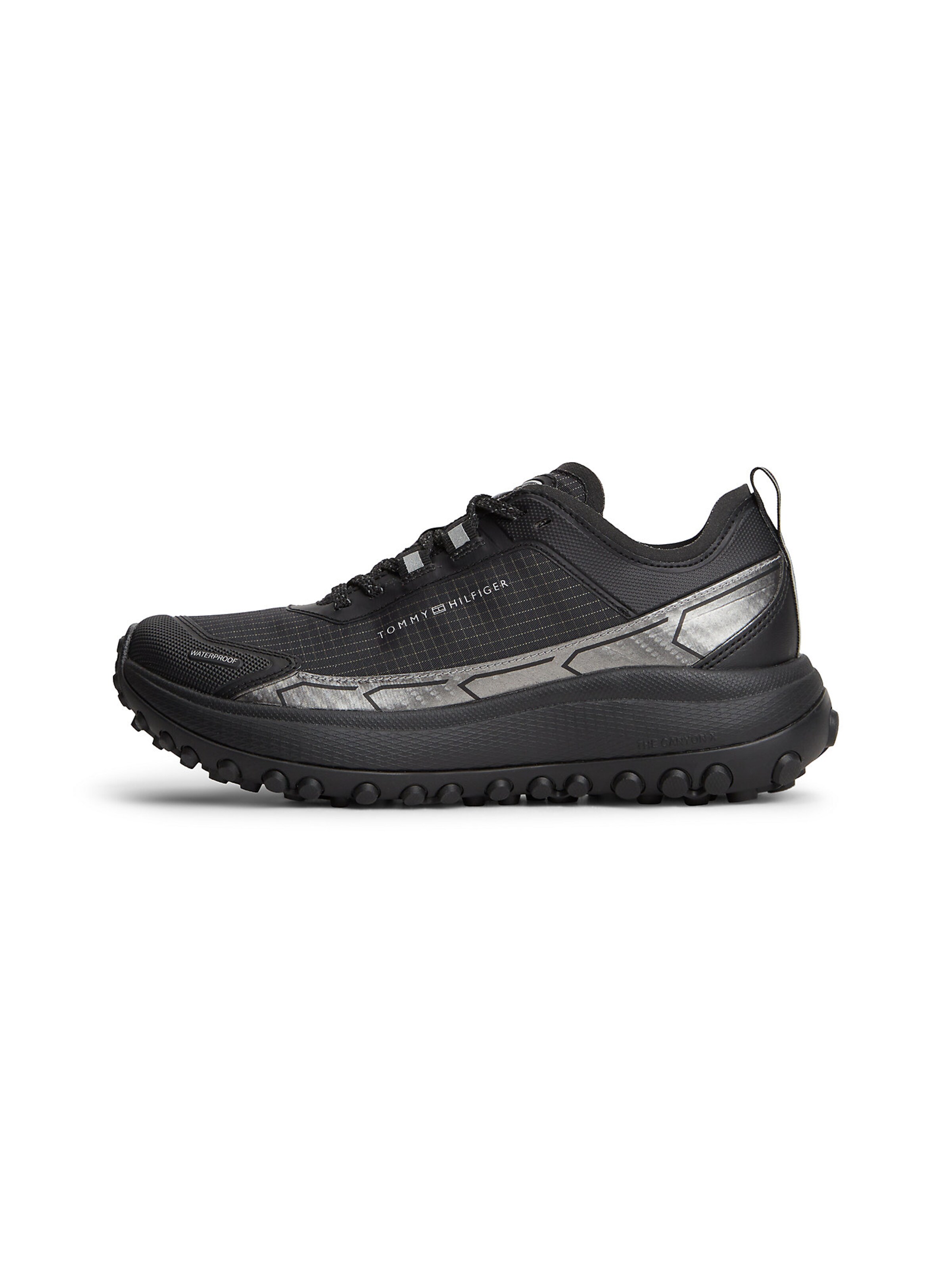 Baskets basses TOMMY HILFIGER en noir : devant