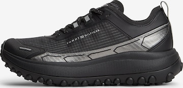 Baskets basses TOMMY HILFIGER en noir : devant