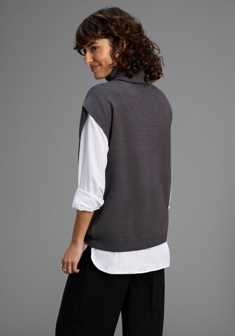 LAURA SCOTT Sweater in Grey