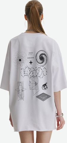 mysimplicated Oversized tričko 'Cotton T-shirt 777' – bílá: přední strana