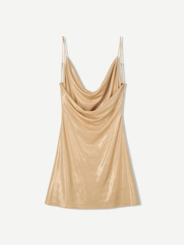 Rochie de la Bershka pe auriu