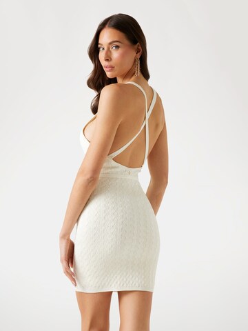 GUESS Kleid in Weiß