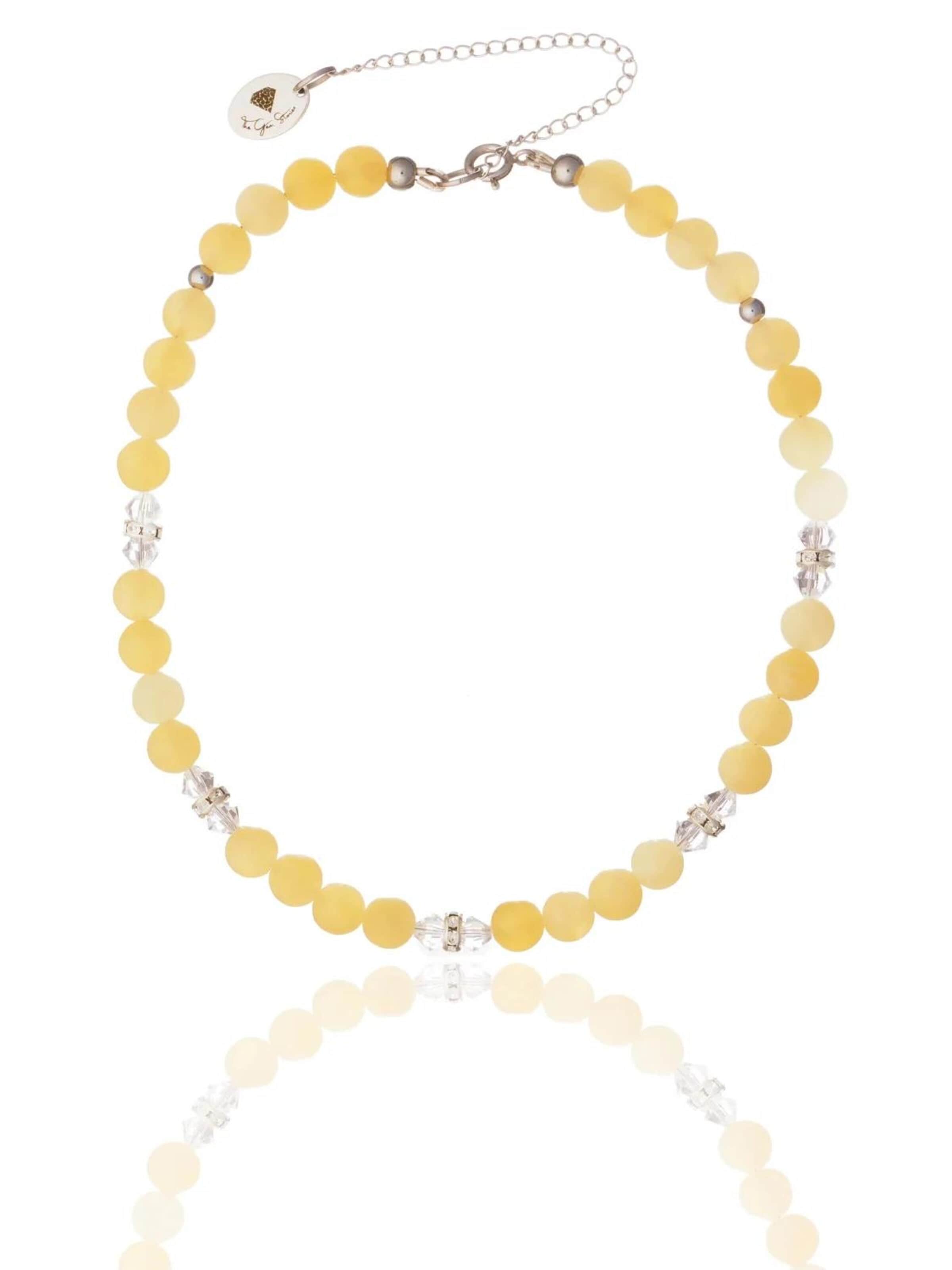 THE GEM STORIES JEWELRY Halsband 'Allover Calcite Necklace with Crystals' i gul: framsida