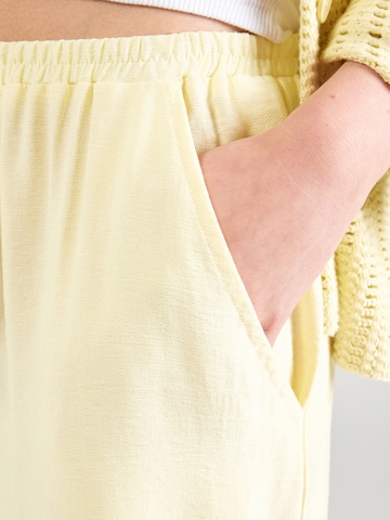 ABOUT YOU Wide leg Broek 'Lenni' in Geel