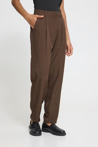 ICHI Regular Pleat-front trousers 'IHFava' in Brown: front