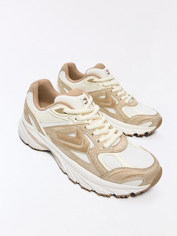 Baskets basses 'DEPORTIVO ARENA' Bershka en beige