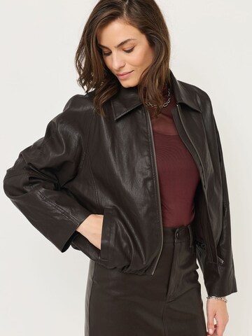 Tamaris Jacke in Braun: Vorderseite