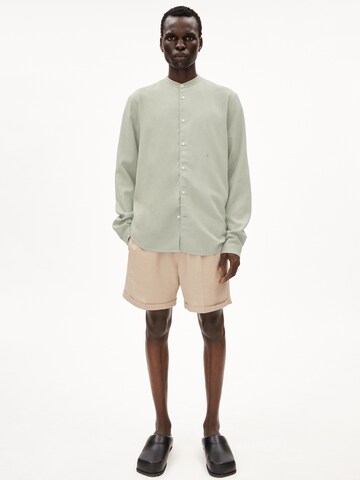 Fit confort Chemise 'Vaaleronimus Lino' ARMEDANGELS en vert : devant