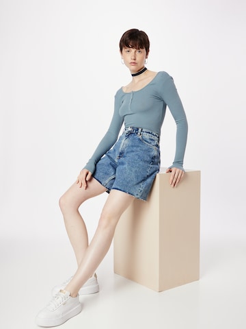 Monki Regular Shorts in Blau