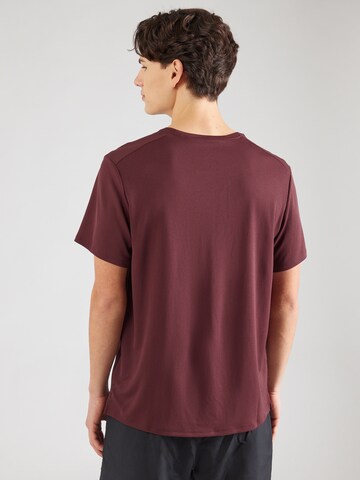 sarkans NIKE Sporta krekls 'MILER'