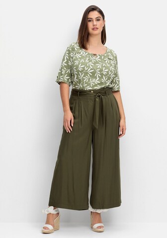 Wide leg Pantaloni con pieghe di SHEEGO in verde