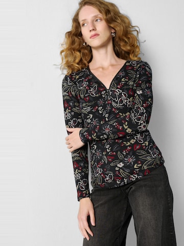 Tricou de la KOROSHI pe negru