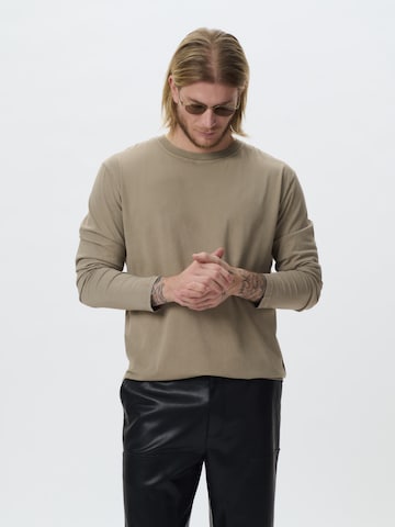 KARIA by Loris Karius Shirt in Braun: Vorderseite