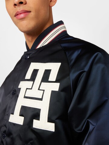 TOMMY HILFIGER Tussenjas 'VARSITY' in Blauw