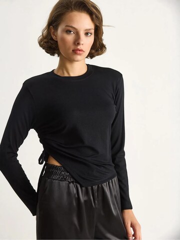 Maglietta di Bianco Lucci in nero