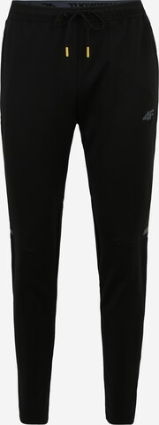 4F Спортен панталон в черно: отпред