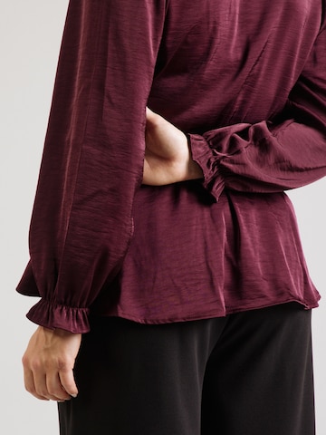 Vero Moda Curve - Blusa em vermelho
