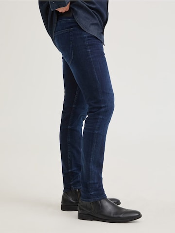 GUESS Slimfit Jeans 'Finnley' in Blau