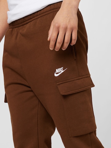 Effilé Pantalon cargo Nike Sportswear en marron