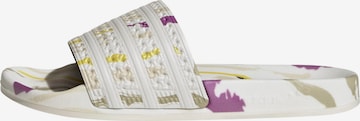 Claquettes / Tongs 'Adilette Thebe Magugu' ADIDAS ORIGINALS en blanc : devant