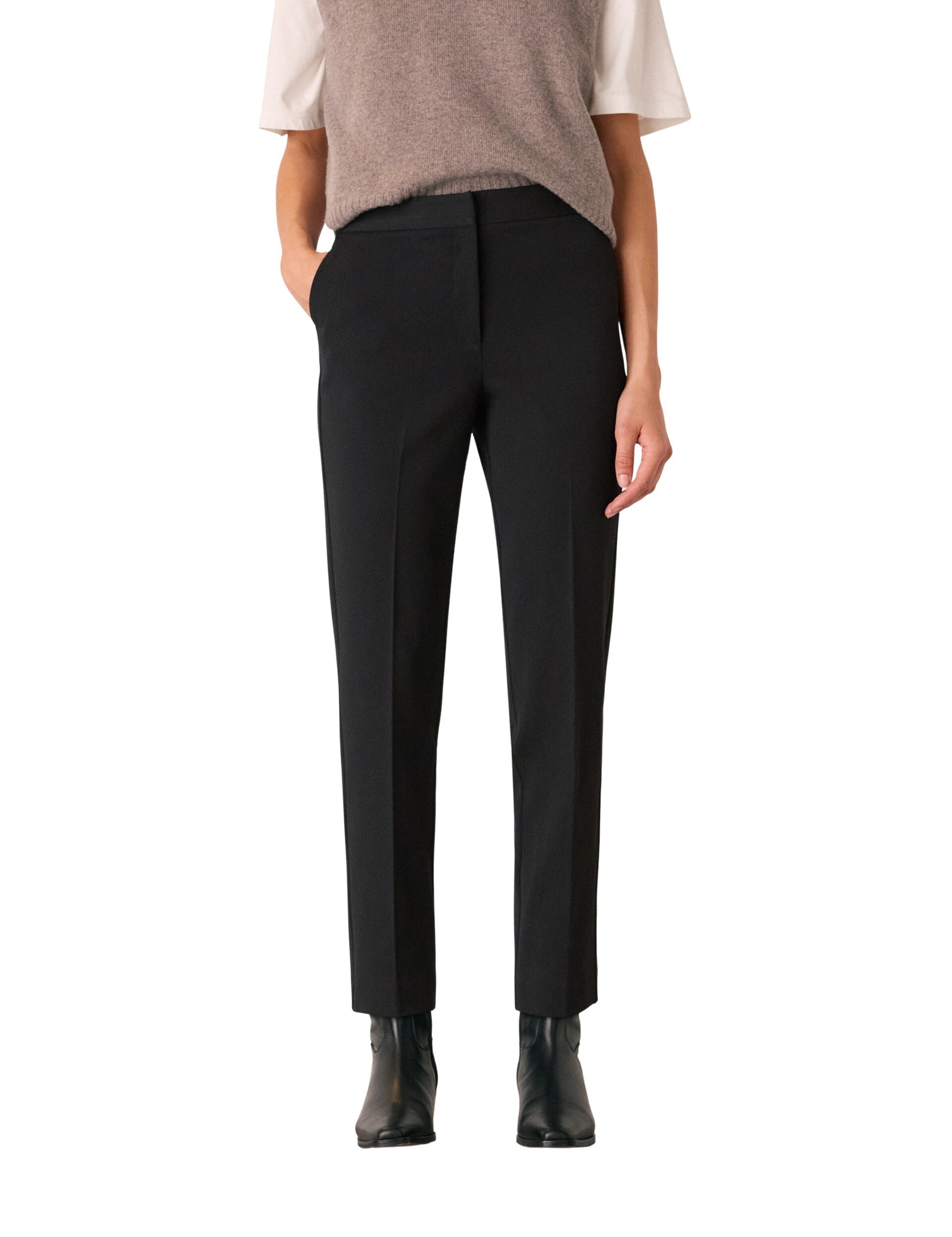 Whistles Regular Pants in Black: front