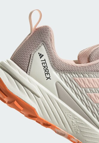 ADIDAS TERREX Lage schoen 'Tracefinder' in Bruin