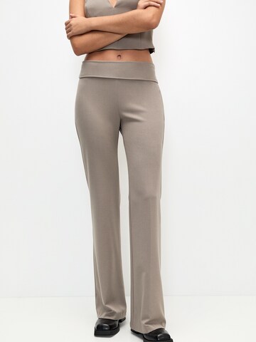 Pull&Bear Flared Pants in Grey: front