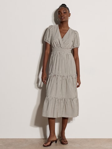 Robe ' ' Apricot en marron : devant