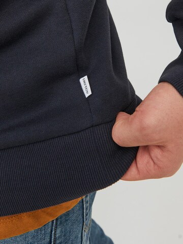 JACK & JONES Sweatshirt in Blau