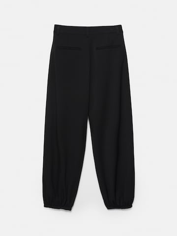 Barrel Pantaloni cutați de la Pull&Bear pe negru
