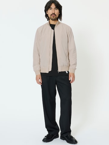 Matinique Välikausitakki 'MAHardron' värissä harmaa