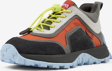Chaussure basse 'Drift Trail' CAMPER en gris : devant