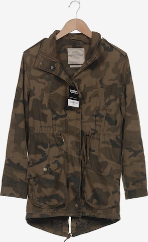 Bershka Jacket & Coat in M in Green: front