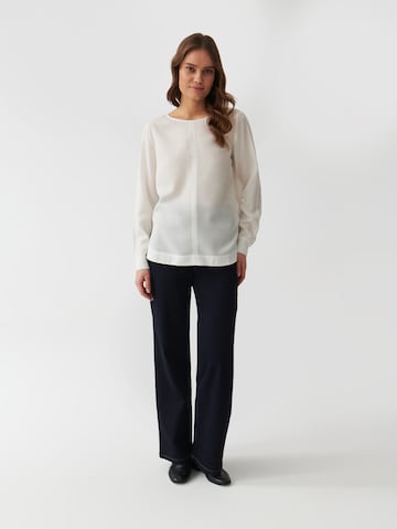 TATUUM - Blusa 'VIKI' em branco