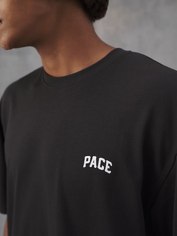 Pacemaker قميص 'Erik' بلون أسود
