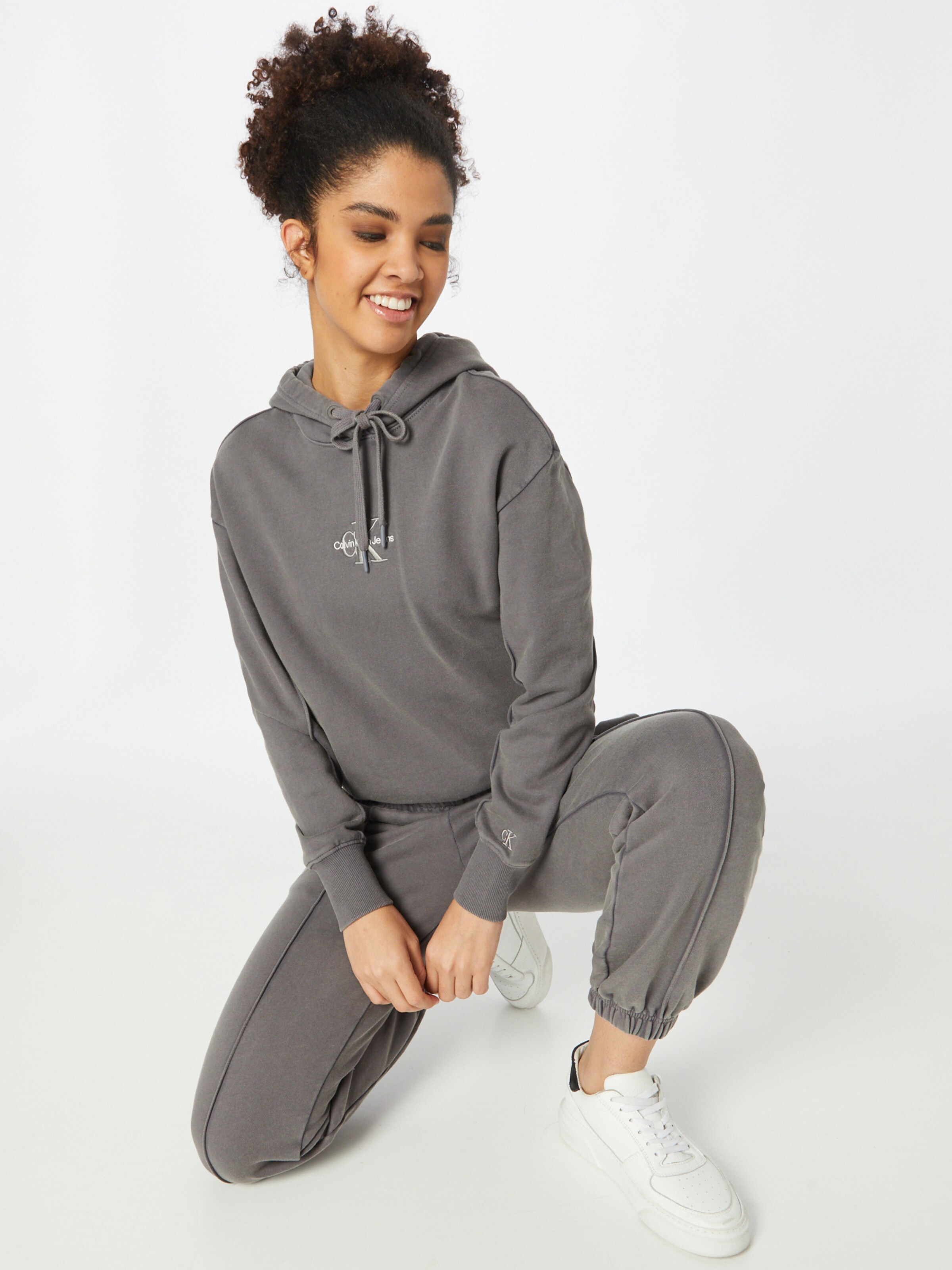Frauen Sweat Calvin Klein Jeans Sweatshirt in Grau, Hellgrau - OD90795 Frauen Sweat Calvin Klein Jeans Sweatshirt in Grau, Hellgrau - OD90795