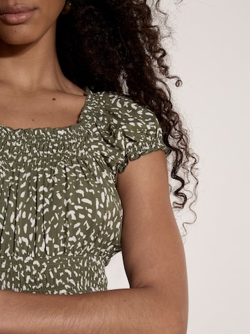 Apricot Kleid in Grün