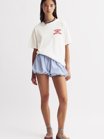 Tricou de la Pull&Bear pe alb