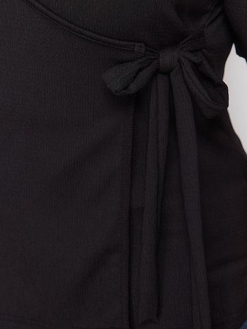 Trendyol Curve Blus i svart