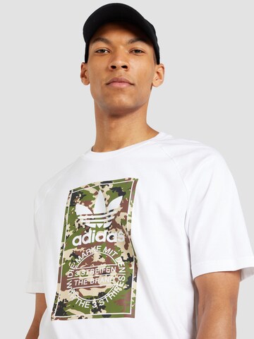 ADIDAS ORIGINALS Tričko 'CAMO TONGUE' – bílá