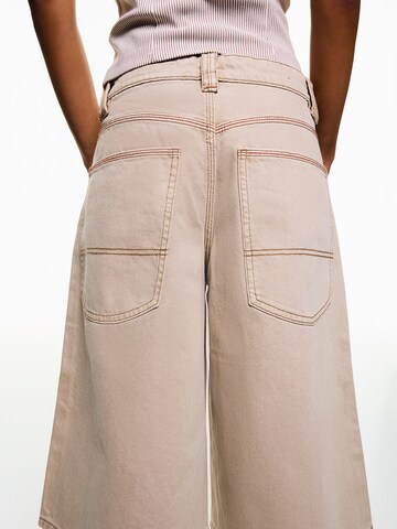 Wide leg Jeans di Bershka in beige