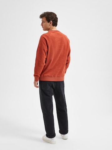 SELECTED HOMME - Sweatshirt 'Karl' em vermelho
