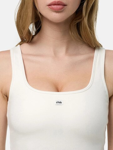 cfab (formerly creamy fabrics) - Top 'Cotton Tank with Built-In Wireless Bra' en blanco