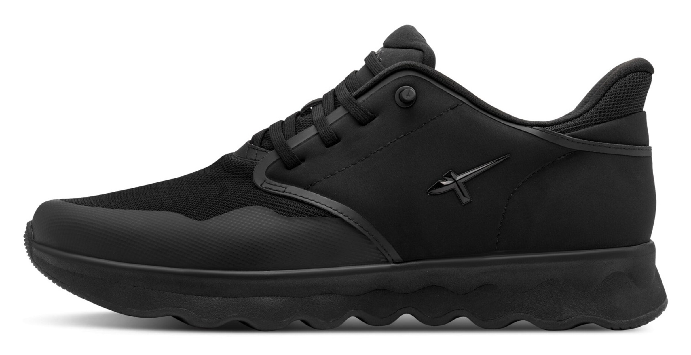 juoda Tamaris Sportbačiai be auliuko