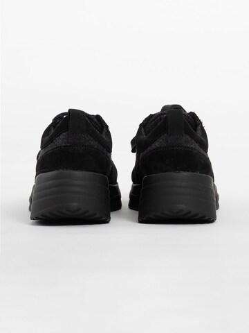 Sneaker bassa di VITAFORM in nero