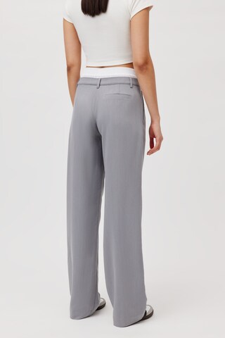 Loosefit Pantaloni con pieghe 'Dilane Tall' di LeGer by Lena Gercke in grigio